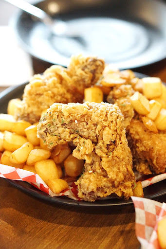 Photo of Simon’s roadhouse bar and wings - 7990 Portage Rd, Niagara Falls, ON L2G 5Y8